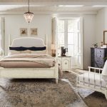 Americana One-Drawer Oval Nightstand