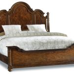 Leesburg King Poster Bed